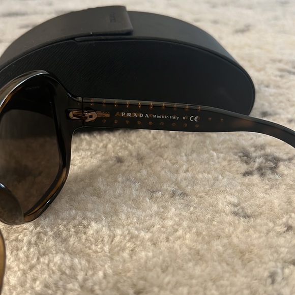 Prada sunglasses - Picture 4 of 7